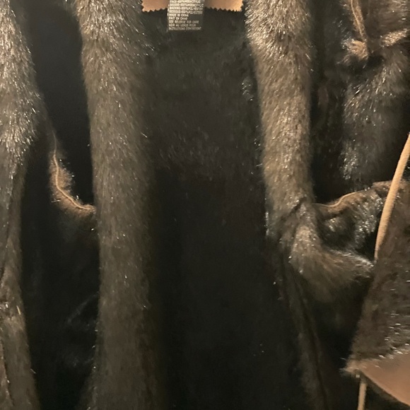 Excellent Coat - Picture 4 of 5